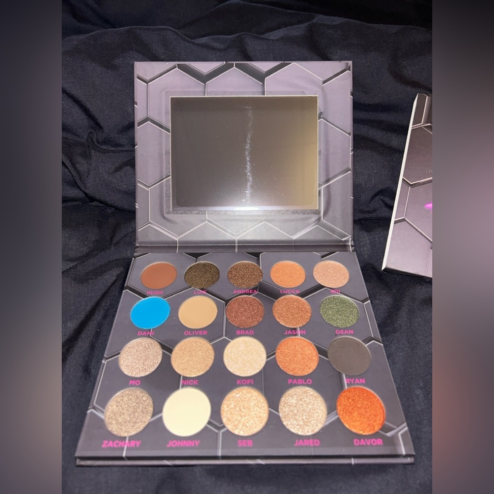 BNIB Eyeshadow Palette with protective, cover slip and case! Barbarella!